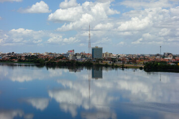 Fototapeta na wymiar Jansen Lagoon in the city of Sao Luis, Maranhao, Brazil. reflections on water surface