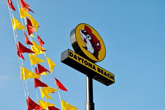 Daytona Beach, Florida: Buc-ee's convenience store and gas station. Sign with beaver logo, yellow circle and black outline. Location near I-95 opened in March 2021. 