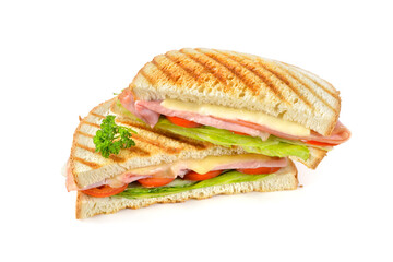 Leckeres Sandwich aus der Paninipresse mit Schinken, Käse und Salat auf weißem Untergrund -...