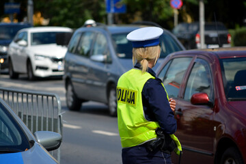 Policjanci  ruchu drogowego polskiej policji  w mieście. © FotoDax