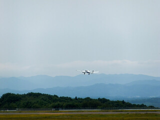 離陸する飛行機