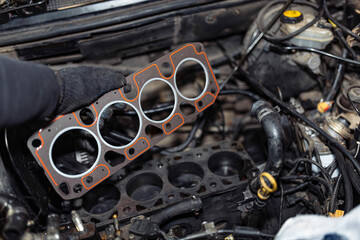 car engine repair, replacement of the cylinder head gasket.