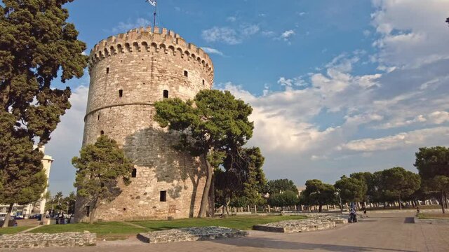 White Tower of Thessaloniki city, on a sunny summer day, 4K video