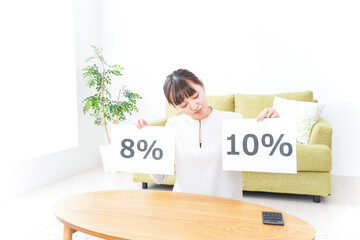 消費増税に悩む主婦