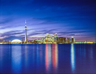 Obraz na płótnie Canvas カナダ　オリンピック島からトロントの夜景