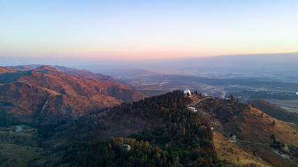 Observatorio Astronómico y Astrofísico de Bosque Alegre ubicado en la punta de la montaña, en un...