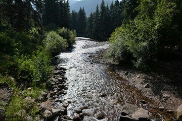 Fototapeta premium Beautiful mountain natural scenery with large creek flowing through