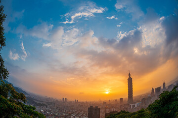 Fototapeta na wymiar Taipei 101 Tower at Sunset