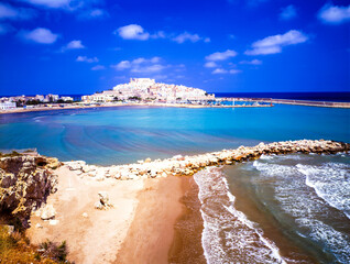 スペイン　ペニスコラの海岸と城壁 © kiyo