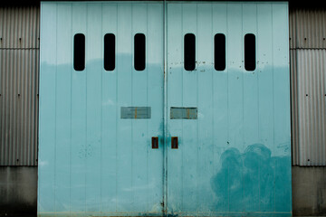 工場の扉