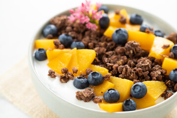 granola yogurt blueberry peach breakfast in morning healthy diet