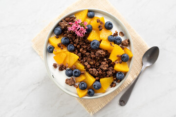 granola yogurt blueberry peach breakfast in morning healthy diet