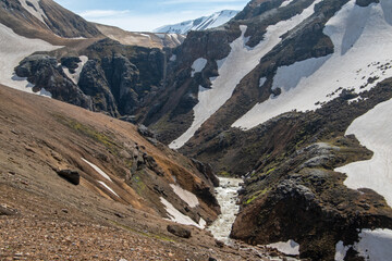 Berge, Lavafelder, Schnee und Gletscher am Kerlingarfjöll im Hochland von Island mit dem...