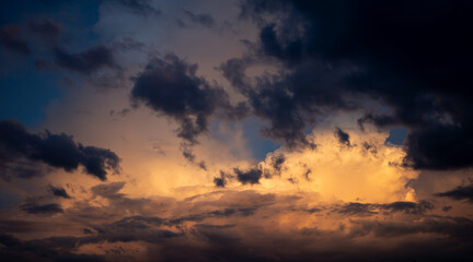 Obraz premium The sky during sunset. Orange sky and clouds.