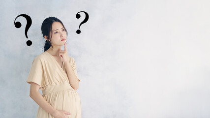 疑問を持つ妊婦 - obrazy, fototapety, plakaty