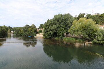 La riviere Clain, ville de Poitiers, departement de la Vienne, France