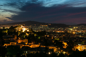 ギリシャ　アテネのアレオパゴスの丘から見えるアテネ国立天文台とアテネの夜景