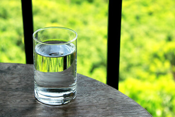 liquid, pour, pure, refreshing, transparent, mineral, freshness, clean, glass, green, healthy, water, beverage, outdoor, bubble, flow, spill, stream, copy space, drink, flux, nature, closeup, summer, 