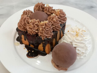 ice cream with chocolate on honey toast 
