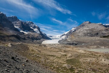 Fototapeta na wymiar Athabasca glacier. Rocky Mountains. beautiful view. high in the mountains of Canada.