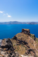 ギリシャ　サントリーニ島の断崖の上にあるイスカロスロック