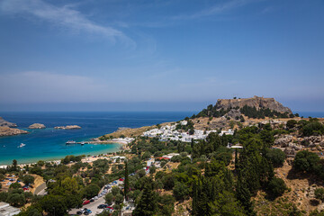 Fototapeta na wymiar ギリシャ　ロードス島にあるリンドスのアクロポリスと街並みとエーゲ海