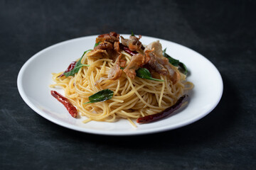 Spaghetti with Dried Chili and Fried Bacon