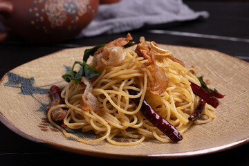 Spaghetti with Dried Chili and Fried Bacon