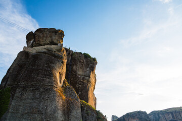 ギリシャ　アギア・トリアダ修道院までのトレッキングコースから見える巨大なメテオラの奇岩