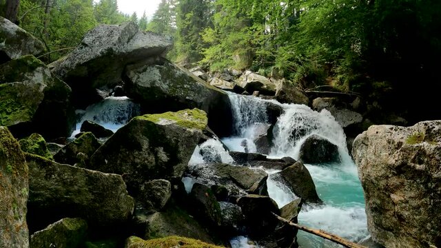 Nomi originali: Landscape on the waterfalls of Amola