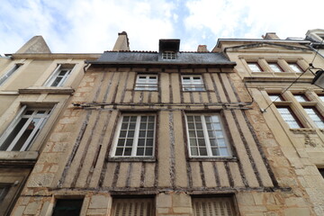 Immeuble typique, vue de l'exterieur, ville de Poitiers, departement de la Vienne, France