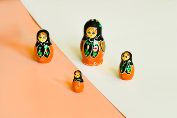 A set of 4 russion dolls in a diamond shape. 