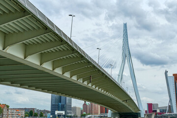 Brücke über die Maas im Zentrum von Rotterdam