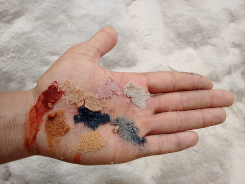 Demonstration of some colors of the sands of the cliffs, from Morro Branco beach. The colored sands are used in the production of handicrafts -
 Beberibe, Fortaleza, Ceará, Brazil.