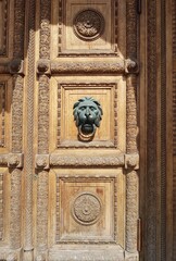 The door handle in the form of a lion's head