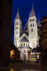 Fototapeta na wymiar Notre Dame de Tournai (aussi appelée Cathédrale des 5 clochers), Tournai, Belgique.