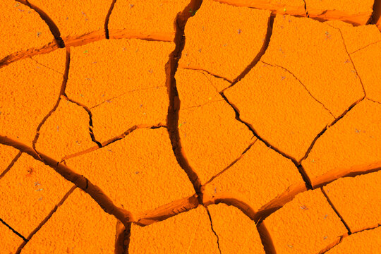 F/Provence/Rustel: Le Colorada Proven&ccedil;al im Luberon, getrockneter Ockerschlamm