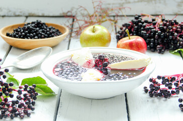 Schwarzer Holunder Holundersuppe Suppe hausgemacht selber machen