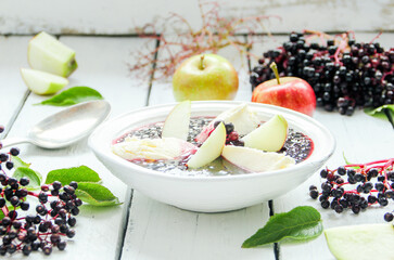 Schwarzer Holunder Holundersuppe Suppe hausgemacht selber machen