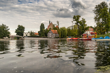 Brda river in the center of Bydgoszcz. Mill Island. August 2021. - obrazy, fototapety, plakaty