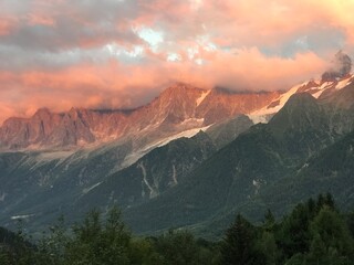 Puesta de sol en los alpes de Francia