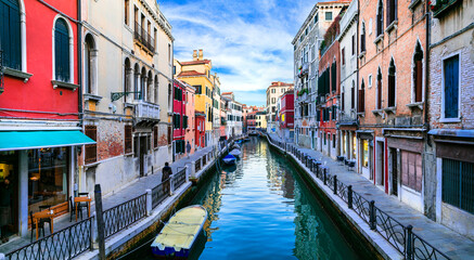 Fototapeta na wymiar Venice town, Italy. Romantic venetian canals with narrow streets. Italy travel and landmarks