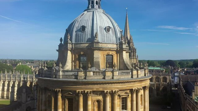 Aerial of Radcliffe Camera, Bodleian Library, Oxford University, Oxford city centre, Oxfordshire, England