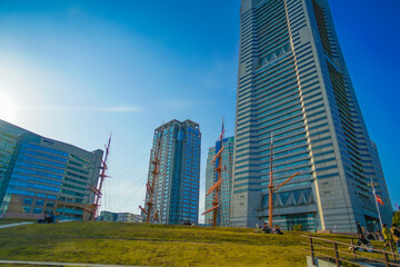 Fototapeta premium 横浜みなとみらいのビル群と青空
