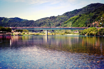 Fototapeta na wymiar 錦川から見た陸橋
