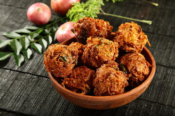 Indian street foods recipes- ulli vada, crispy fried onion fritters, Pyaaz Pakoda 