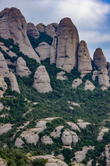 モンセラットの奇形岩山（カタルーニャ州） - obrazy, fototapety, plakaty
