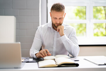 Professional Accountant In Office