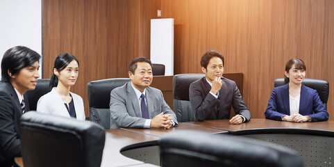 会議するビジネスグループ