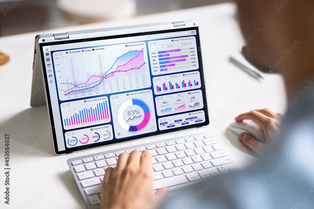 Aufkleber data analyst using data analytics dashboard
